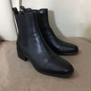 Kenneth Cole Reaction Salt Chelsea Black Leather Ankle Boots 8.5 Medium *DEFECT*